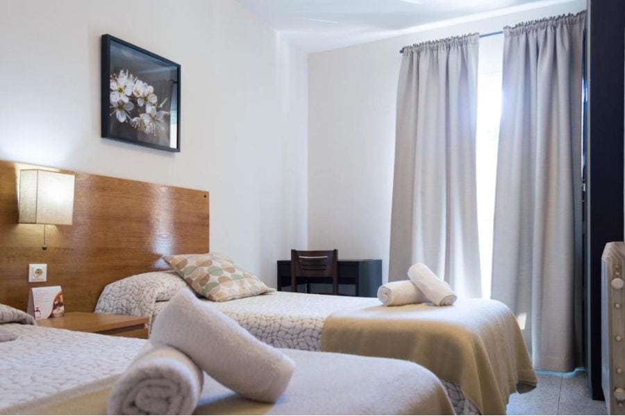 מלון Hostal Alogar
