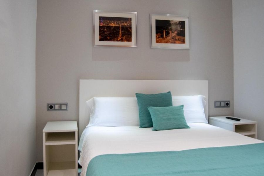 מלון Hostal Apolo