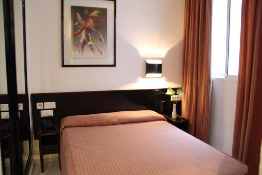 מלון Hotel Monegal