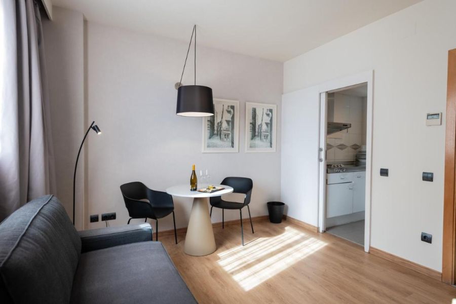מלון Aparthotel Atenea Barcelona
