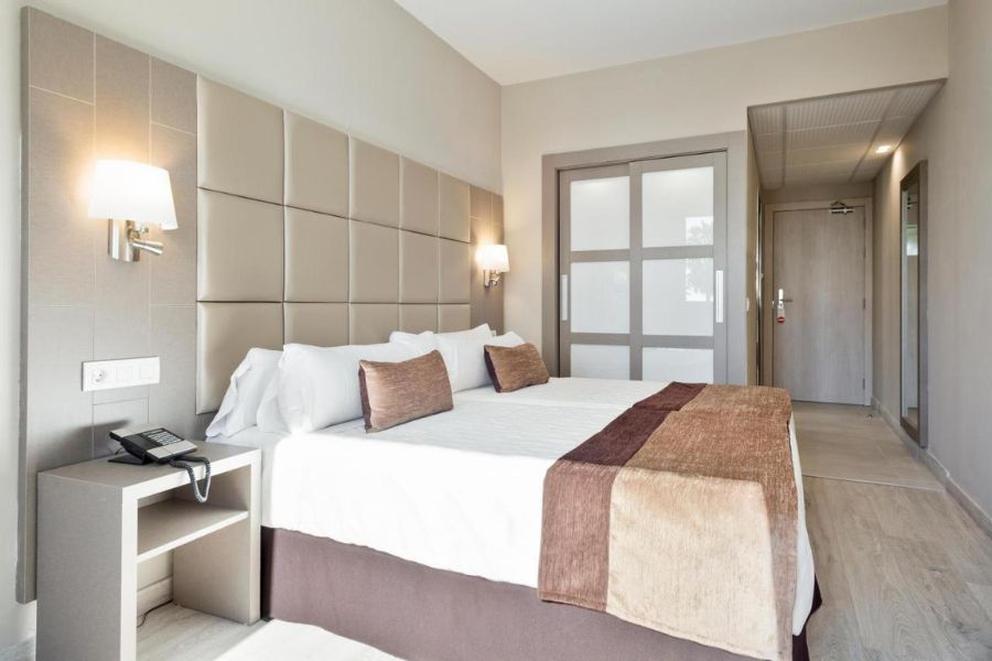 מלון Hotel Front Maritim