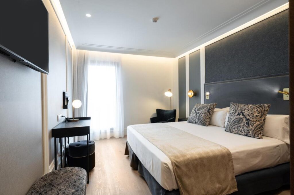 מלון Hotel Catalonia Plaza Catalunya