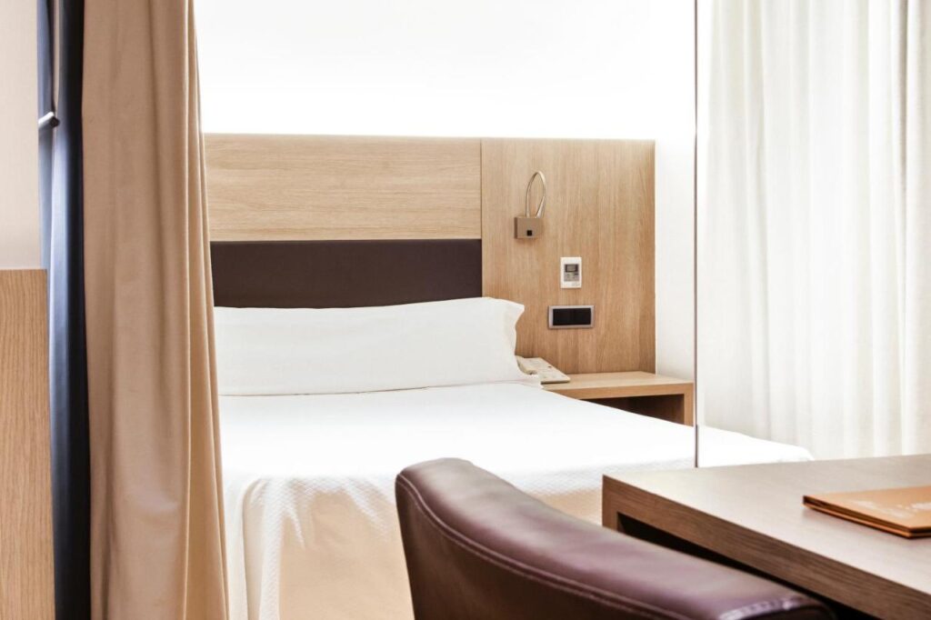 מלון Hotel Lleó
